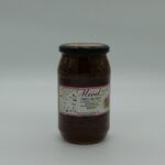 Słoik ciemnego miodu wrzosowego na naturalnym tle, podkreślający intensywny smak i bogactwo składników odżywczych